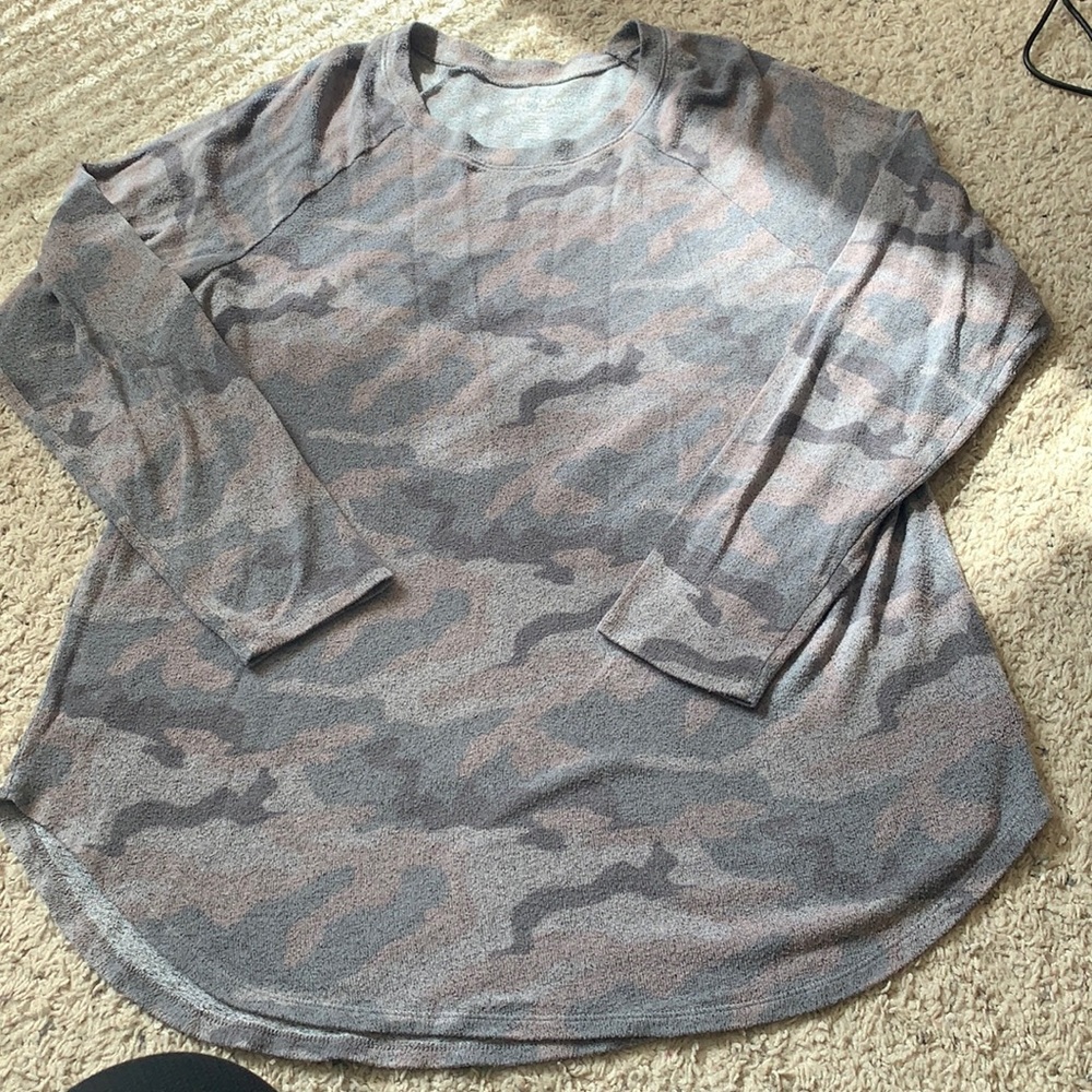 American Eagle Long Sleeve Tee